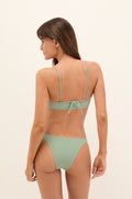 gid://shopify/Product/9592866701533