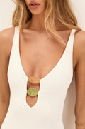gid://shopify/Product/9592885346525