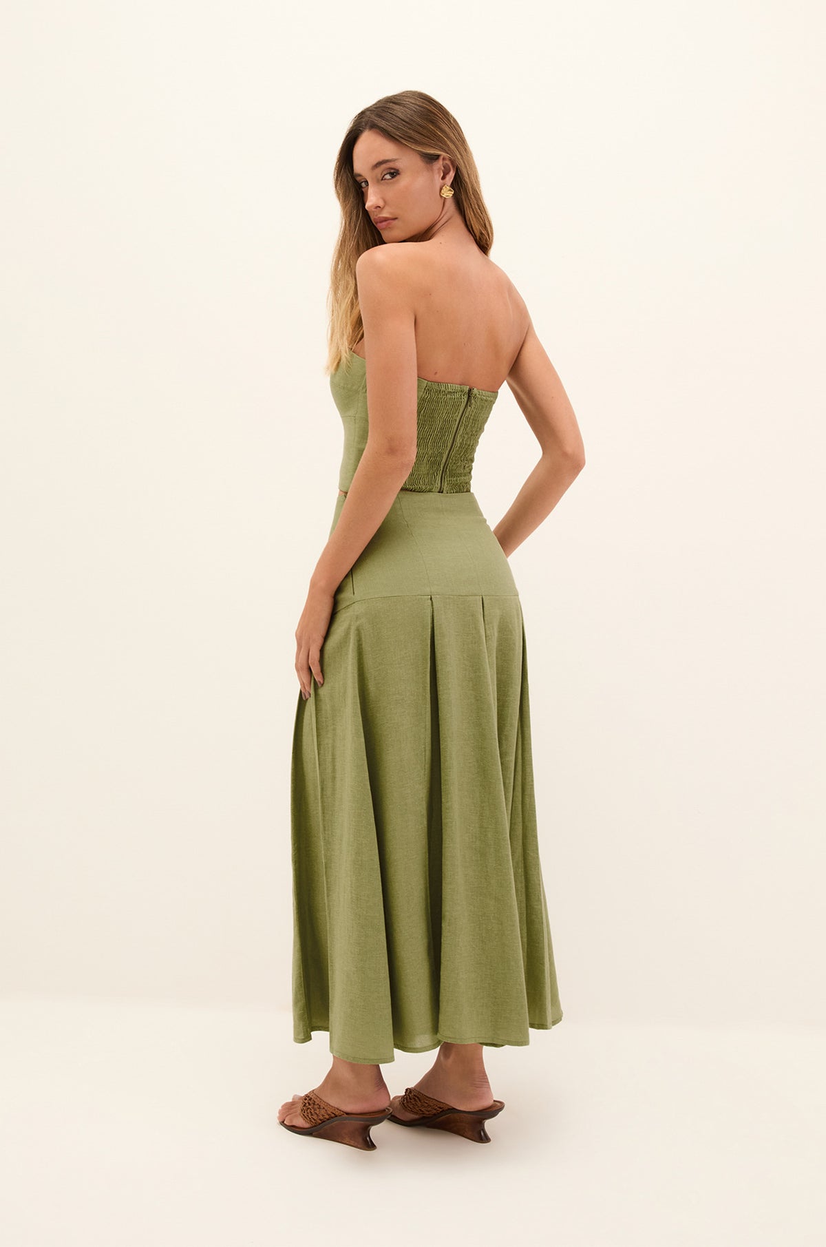 gid://shopify/Product/9592884723933