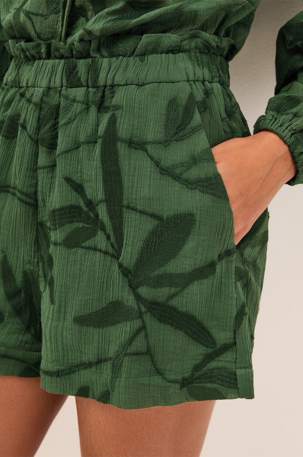 gid://shopify/Product/9592401952989