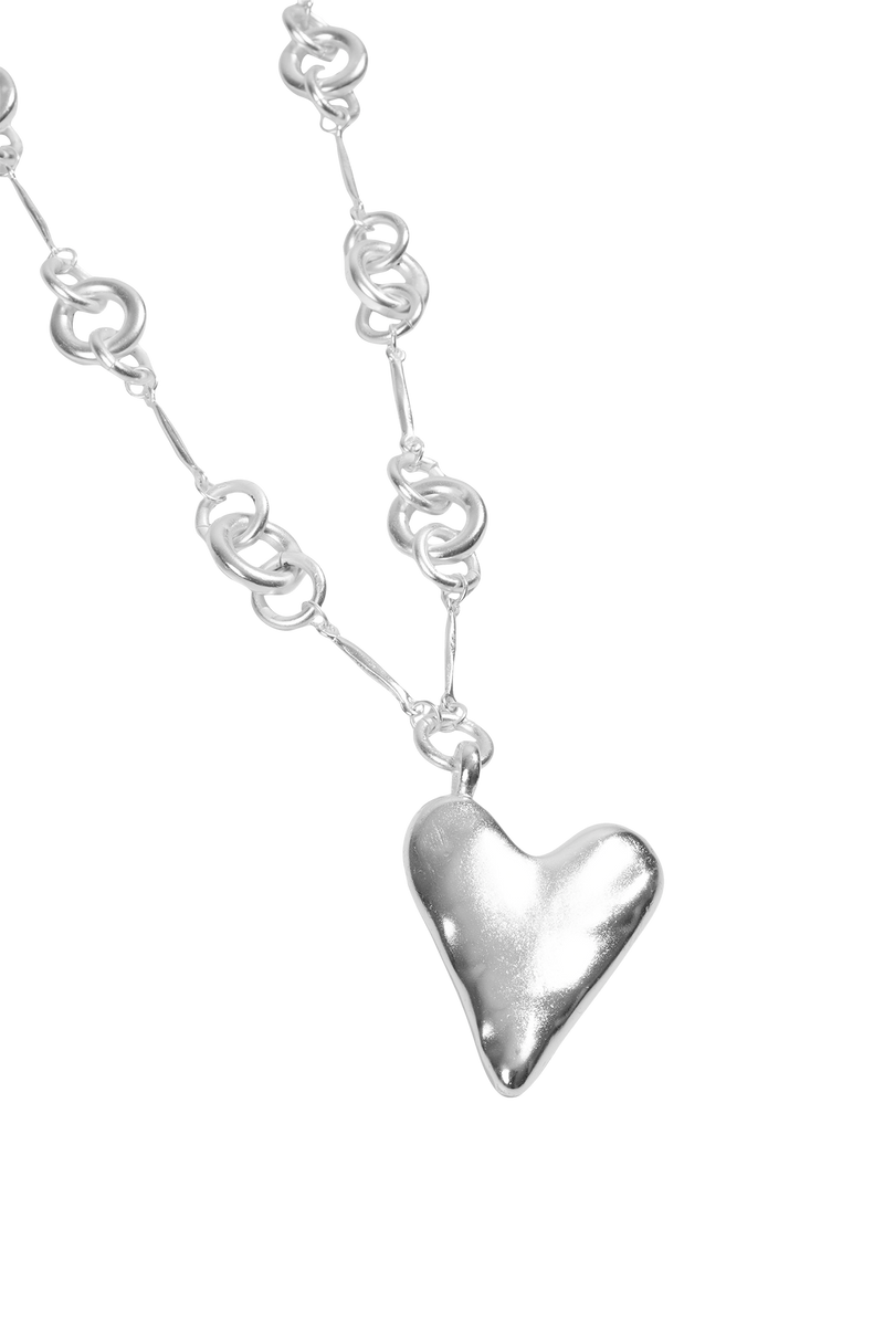 gid://shopify/Product/9592899076317