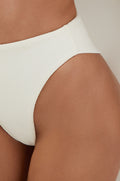 gid://shopify/Product/9596147302621