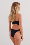 gid://shopify/Product/9595923235037