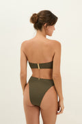 gid://shopify/Product/9604690903261