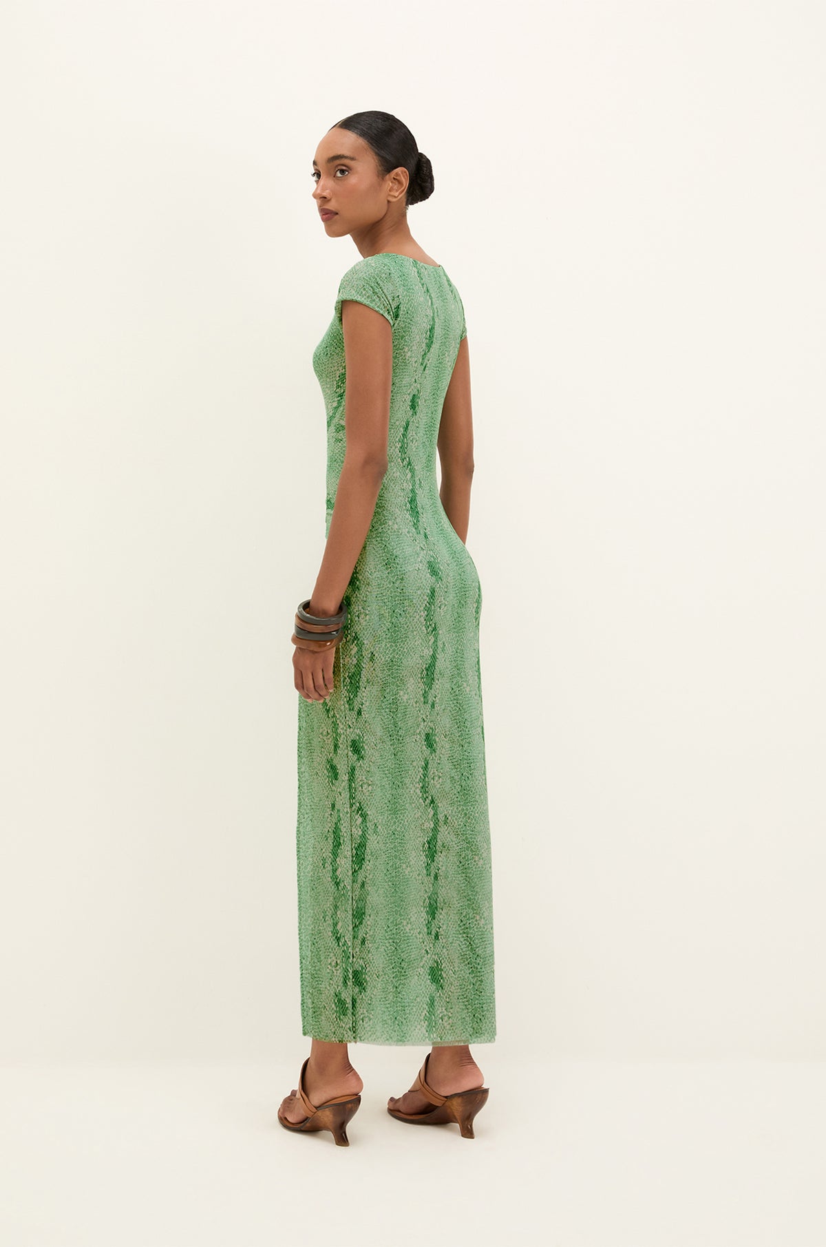 gid://shopify/Product/9604711579869