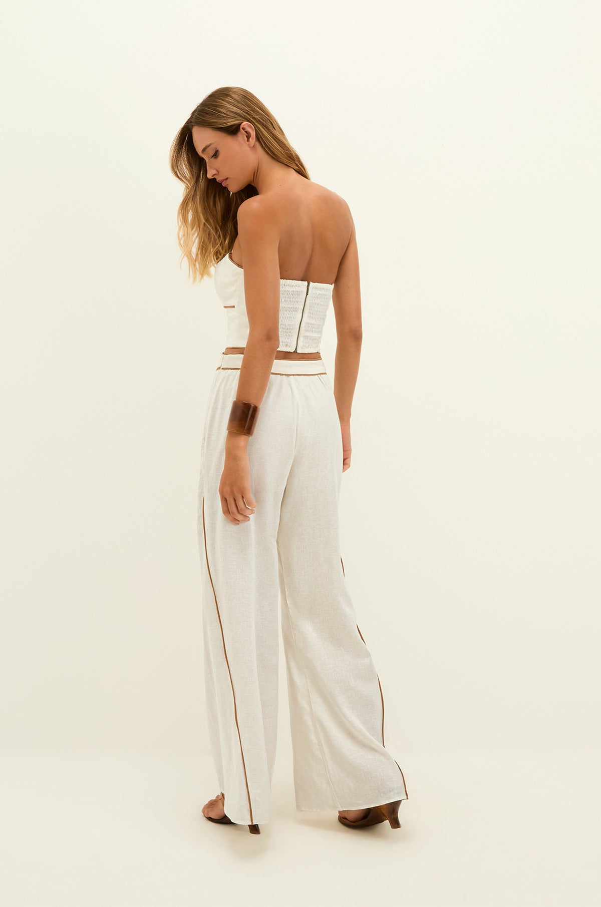 gid://shopify/Product/9604729241821