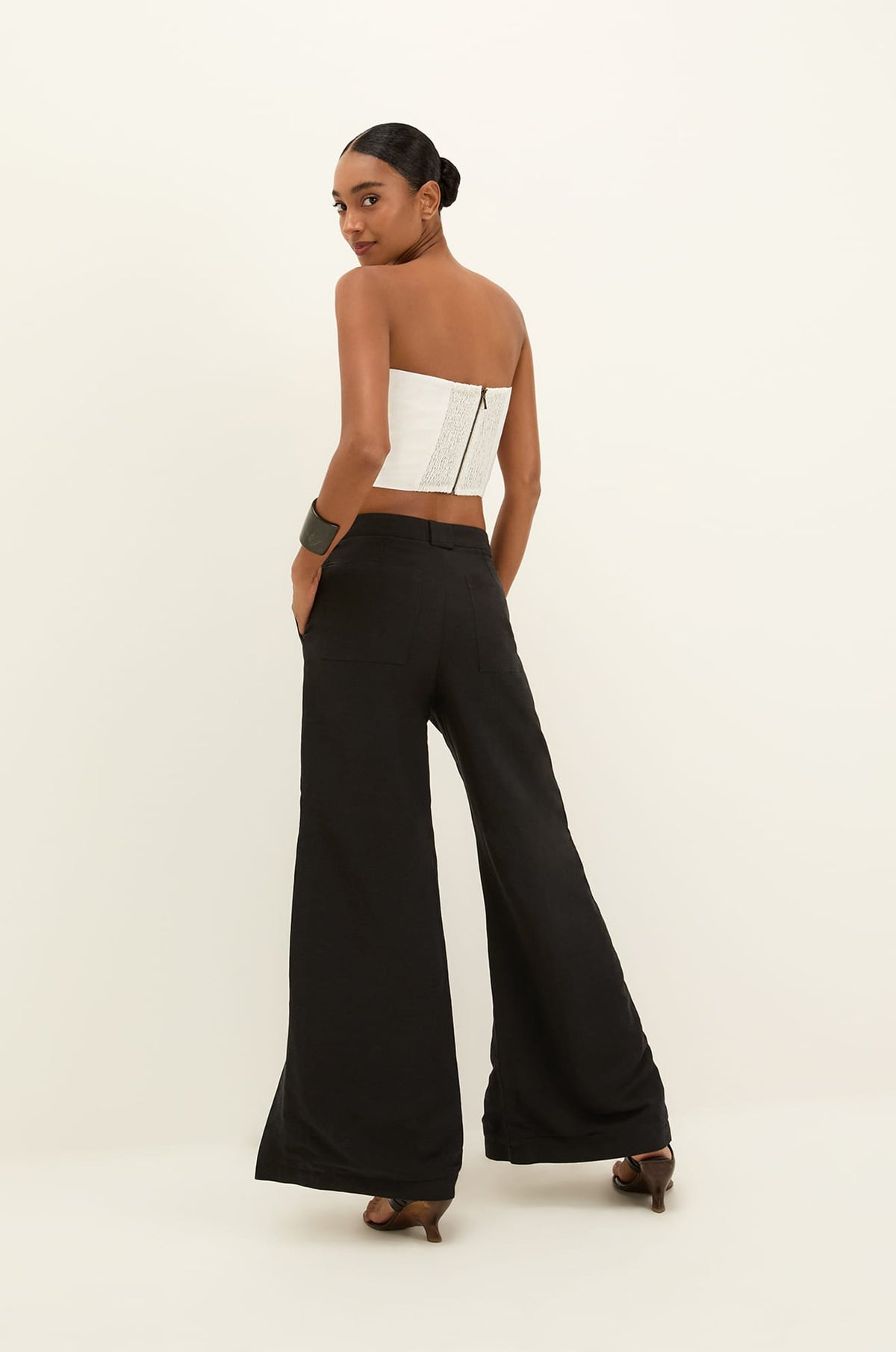 gid://shopify/Product/9604763975901