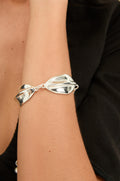 gid://shopify/Product/9604776853725