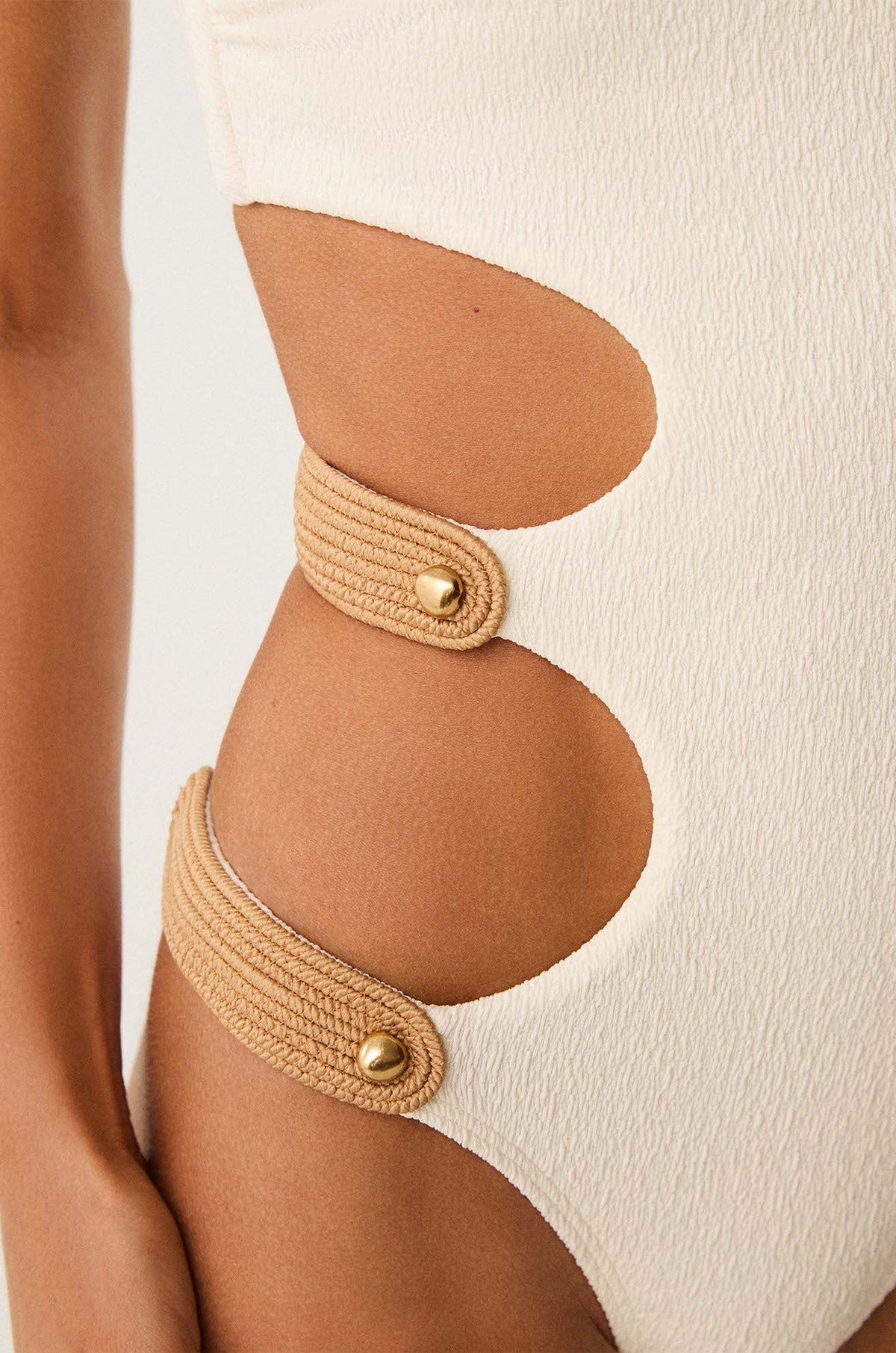 gid://shopify/Product/9592840650973