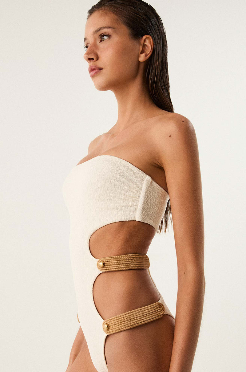 gid://shopify/Product/9592841109725