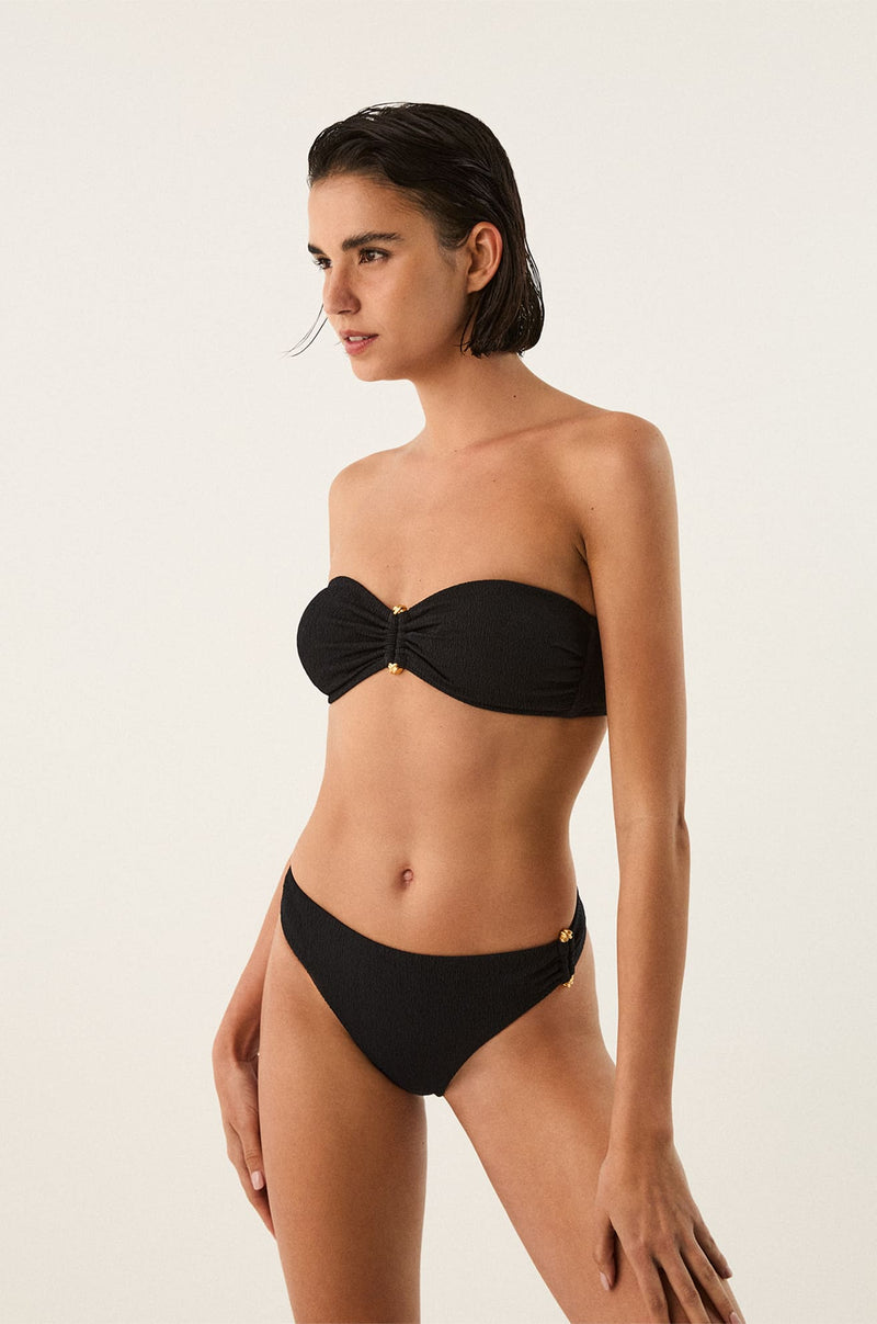 gid://shopify/Product/9592844681437