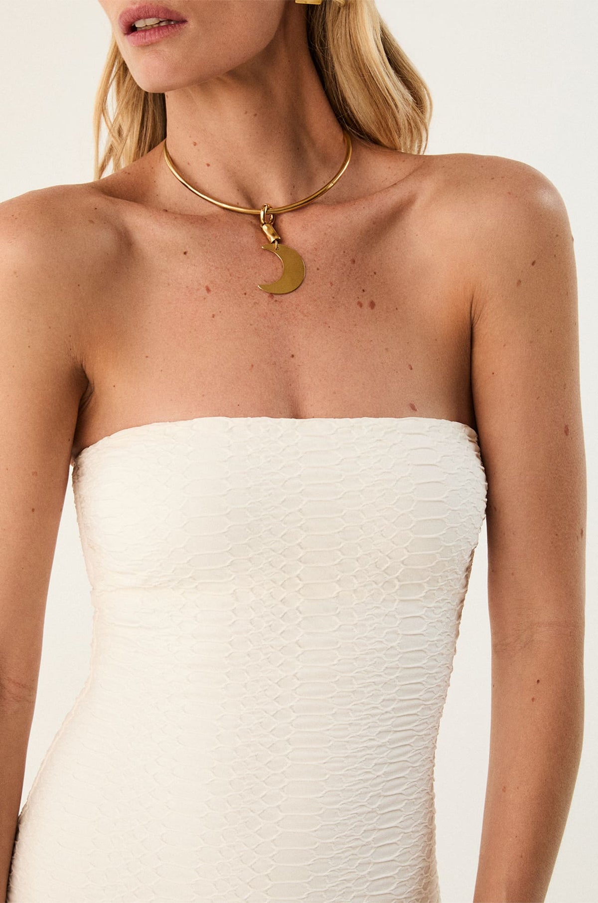 gid://shopify/Product/9592824135901