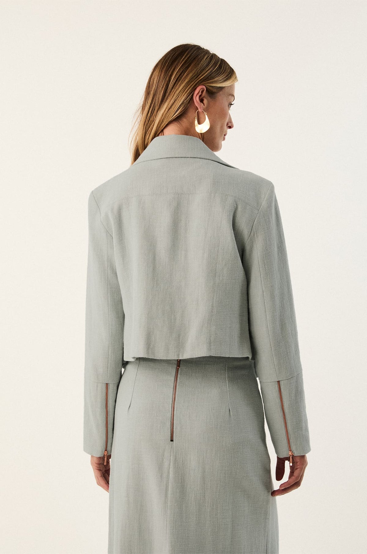 gid://shopify/Product/9592824660189