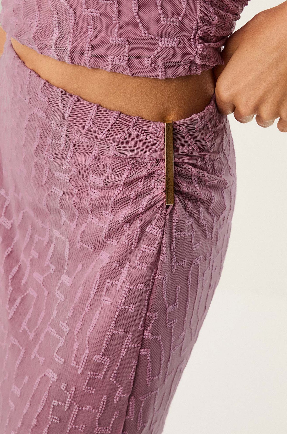 gid://shopify/Product/9592817385693