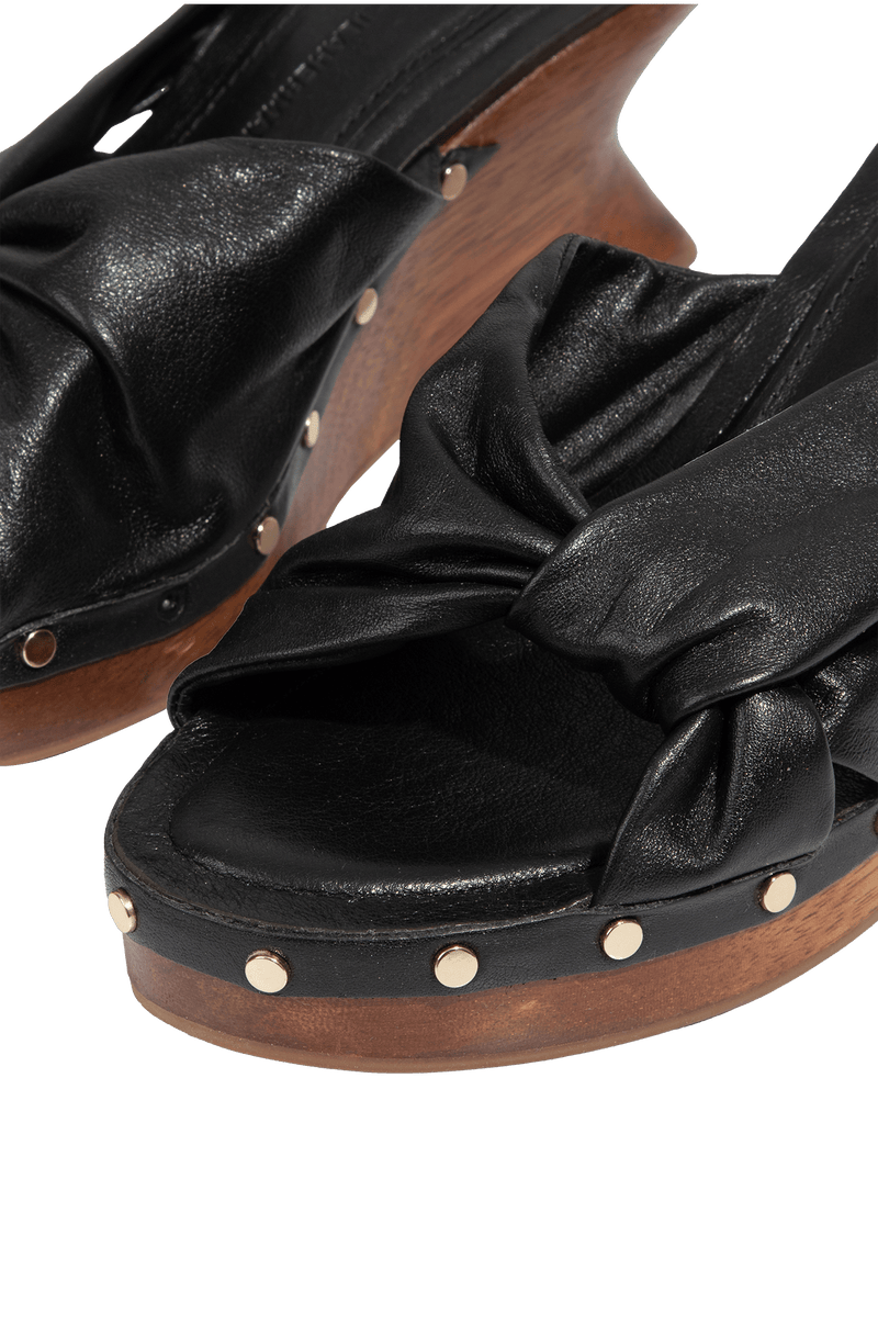 gid://shopify/Product/9592420204765