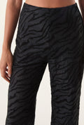 gid://shopify/Product/9592305189085