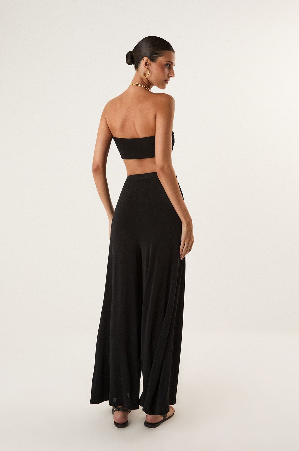 gid://shopify/Product/9600398065885
