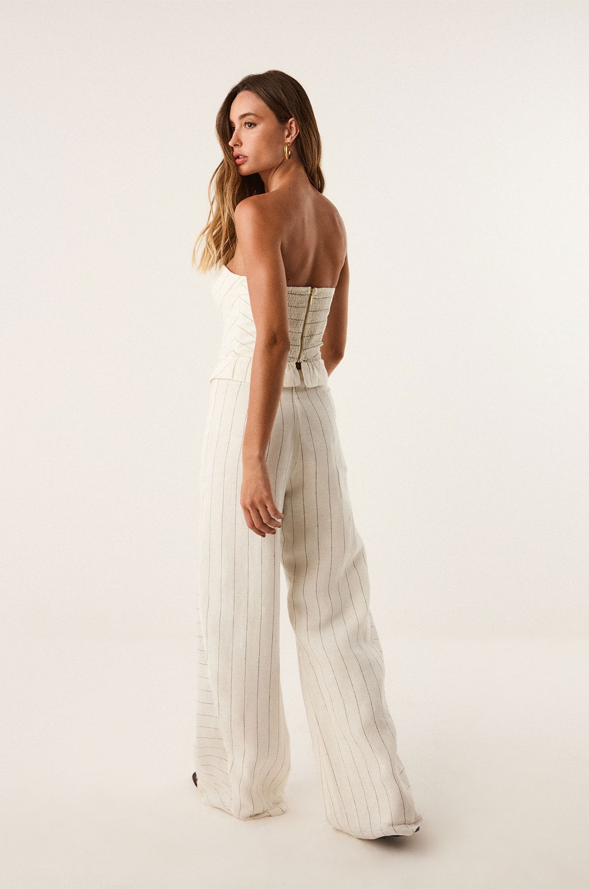 gid://shopify/Product/9600400883933