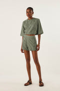 gid://shopify/Product/9592802803933