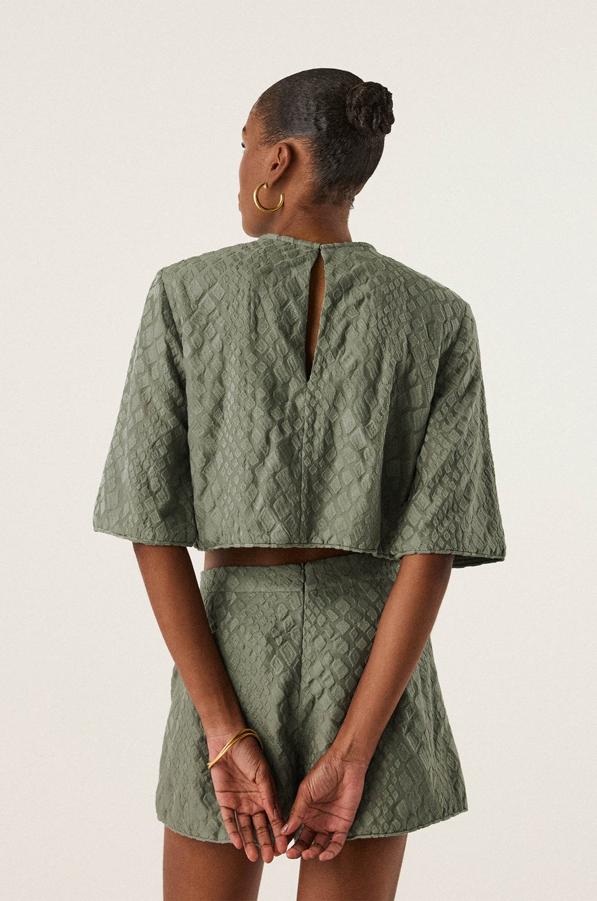 gid://shopify/Product/9592802803933