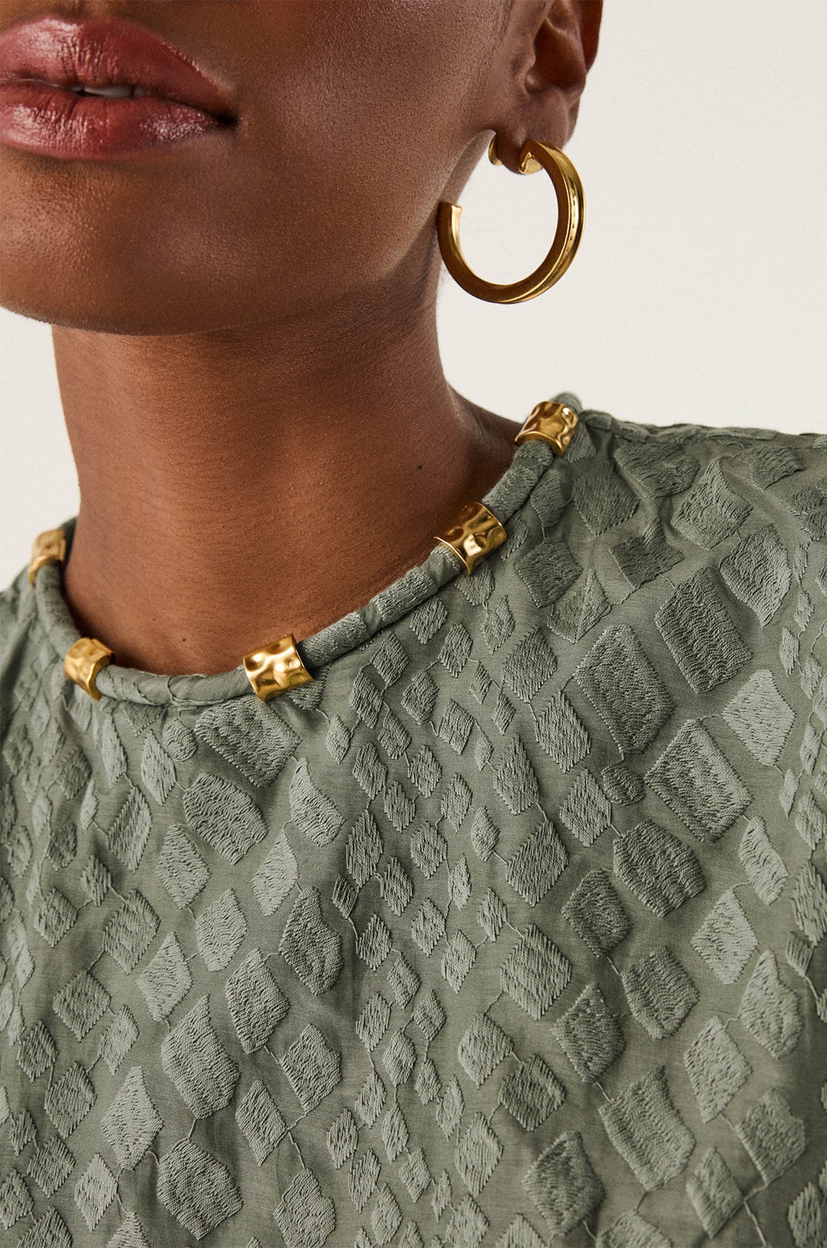 gid://shopify/Product/9592802803933