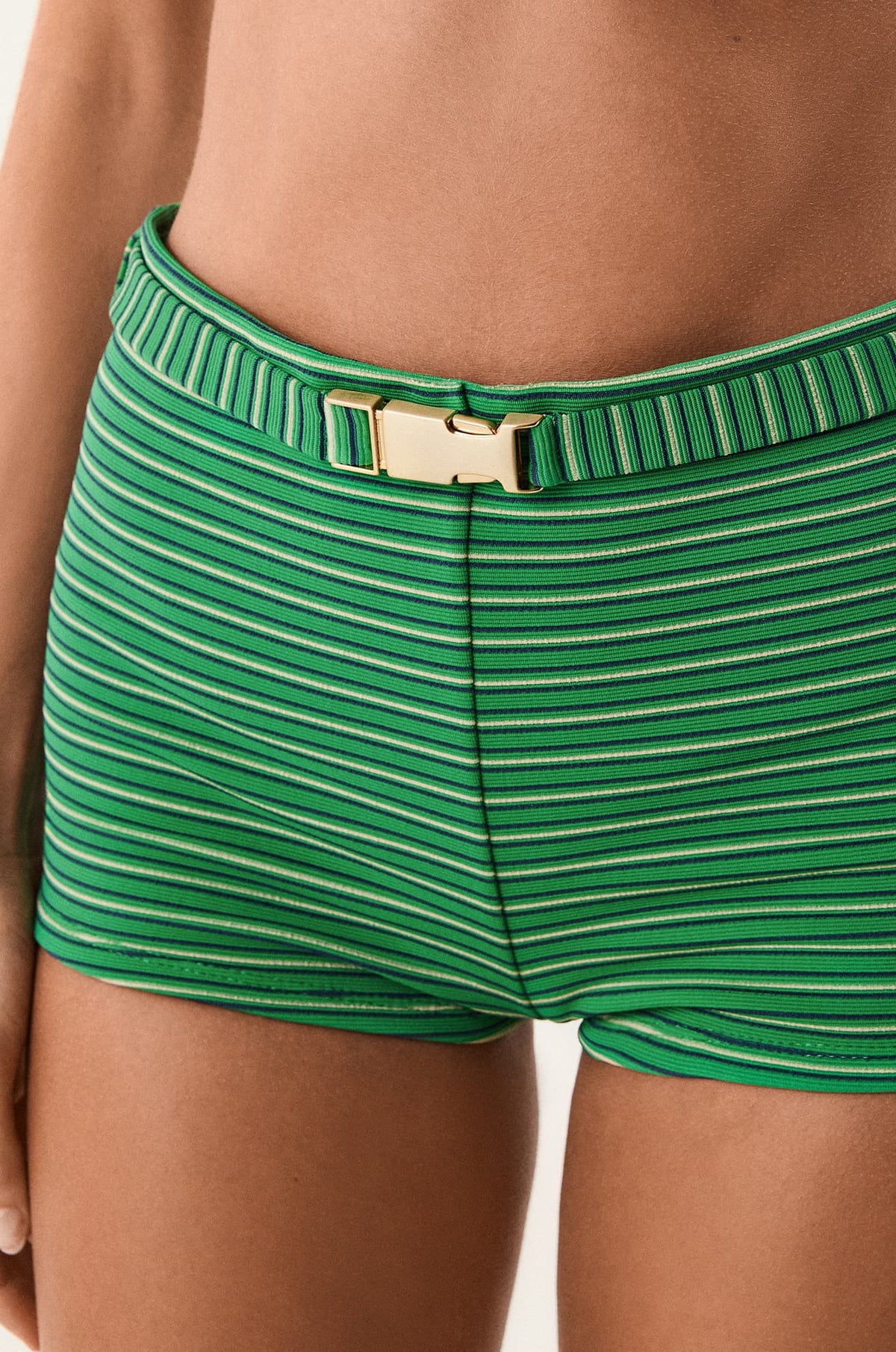 gid://shopify/Product/9592805294301