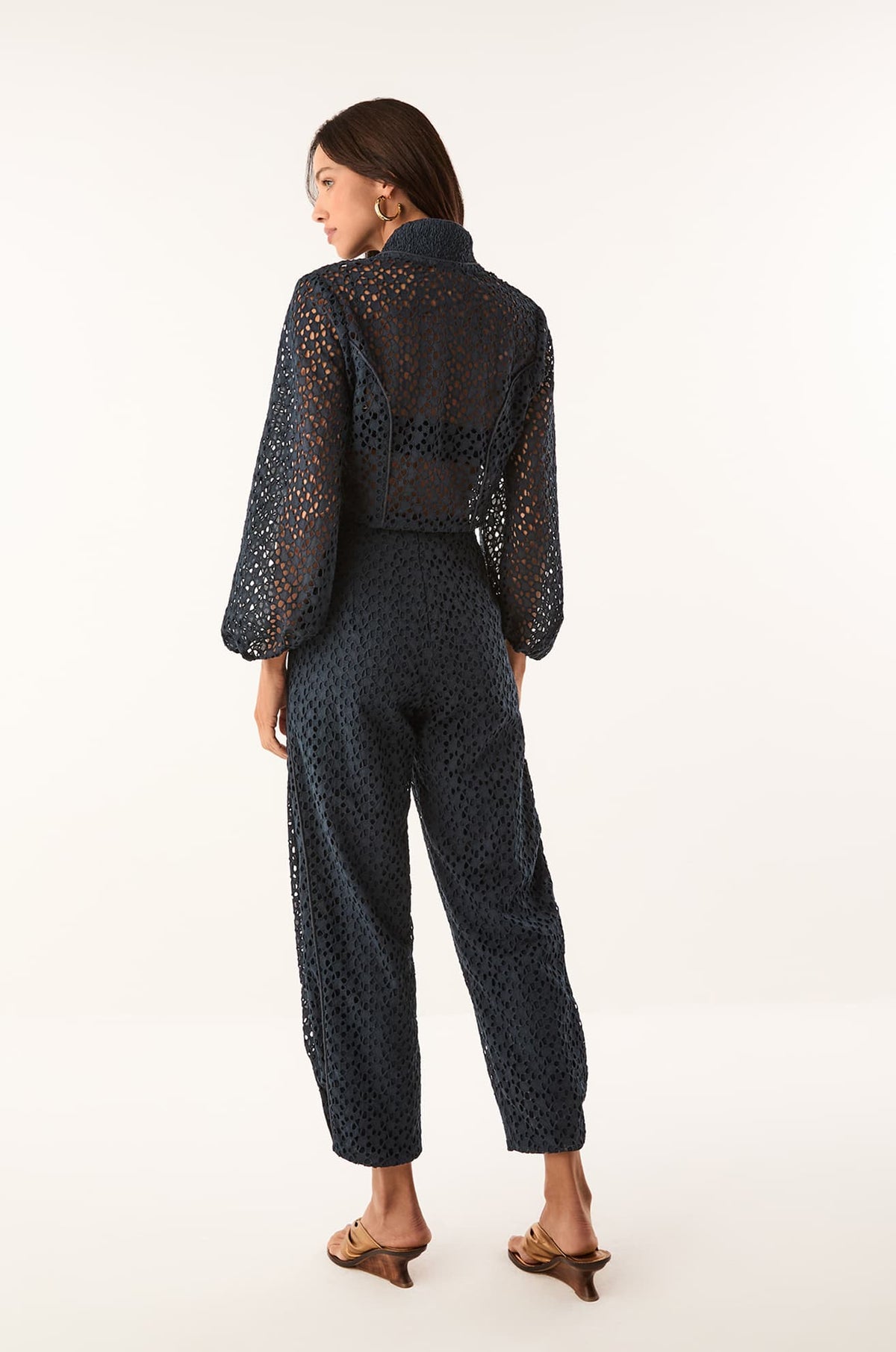 gid://shopify/Product/9676153323741