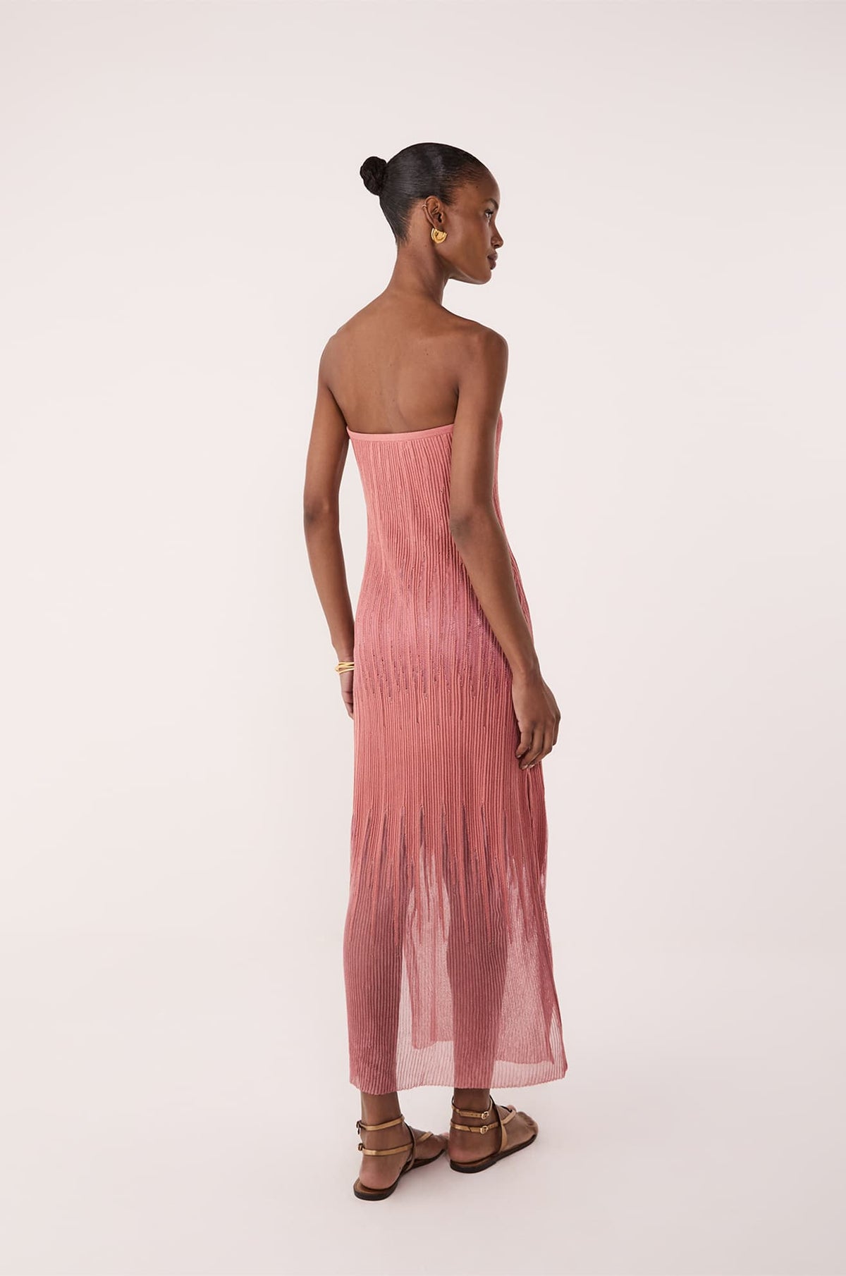 gid://shopify/Product/9676160172253