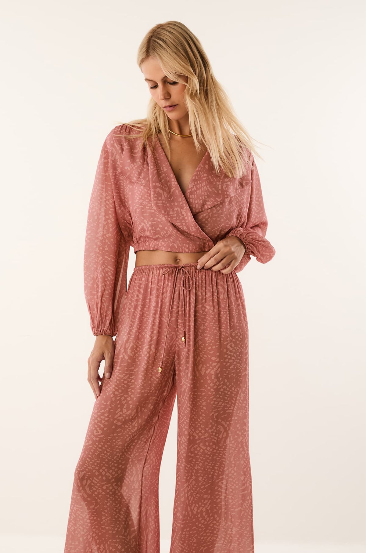 gid://shopify/Product/9676165054685