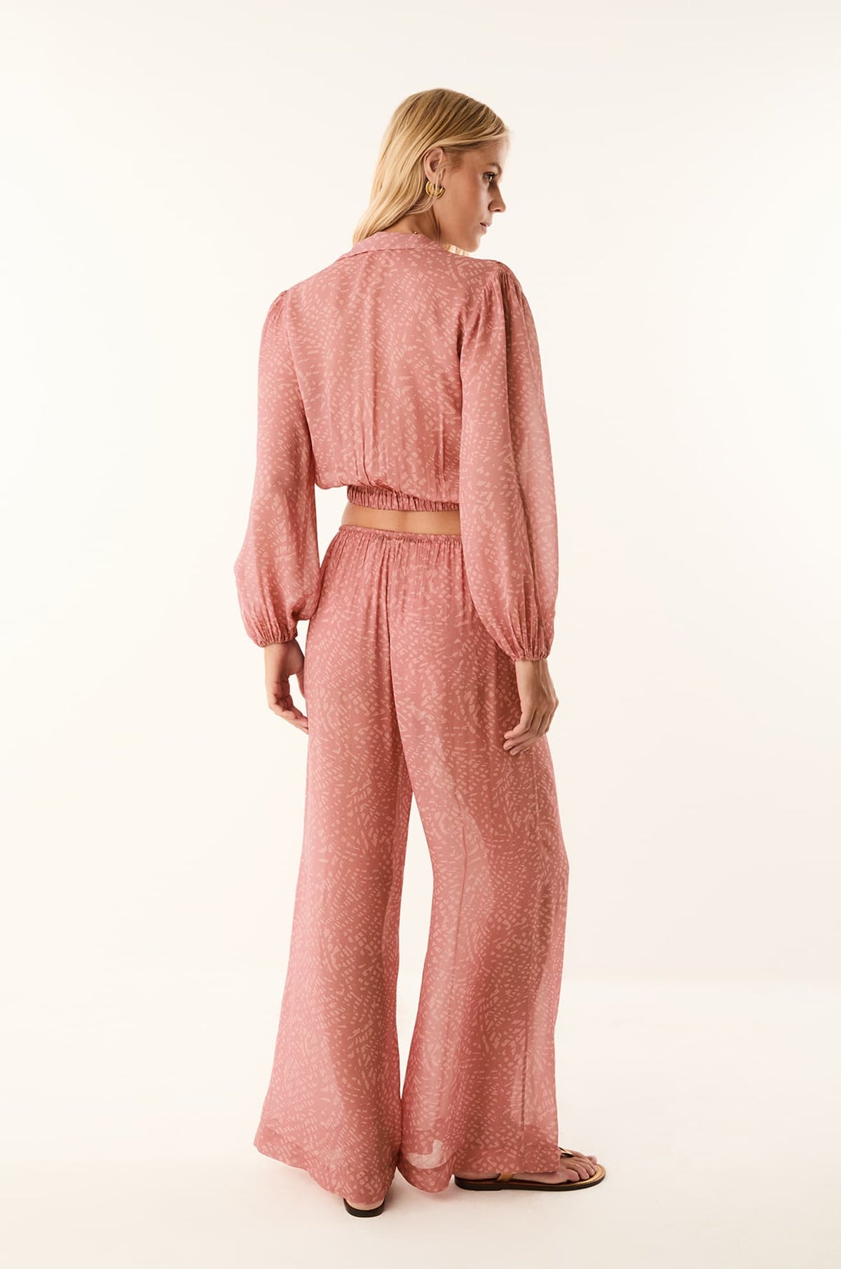 gid://shopify/Product/9676165054685