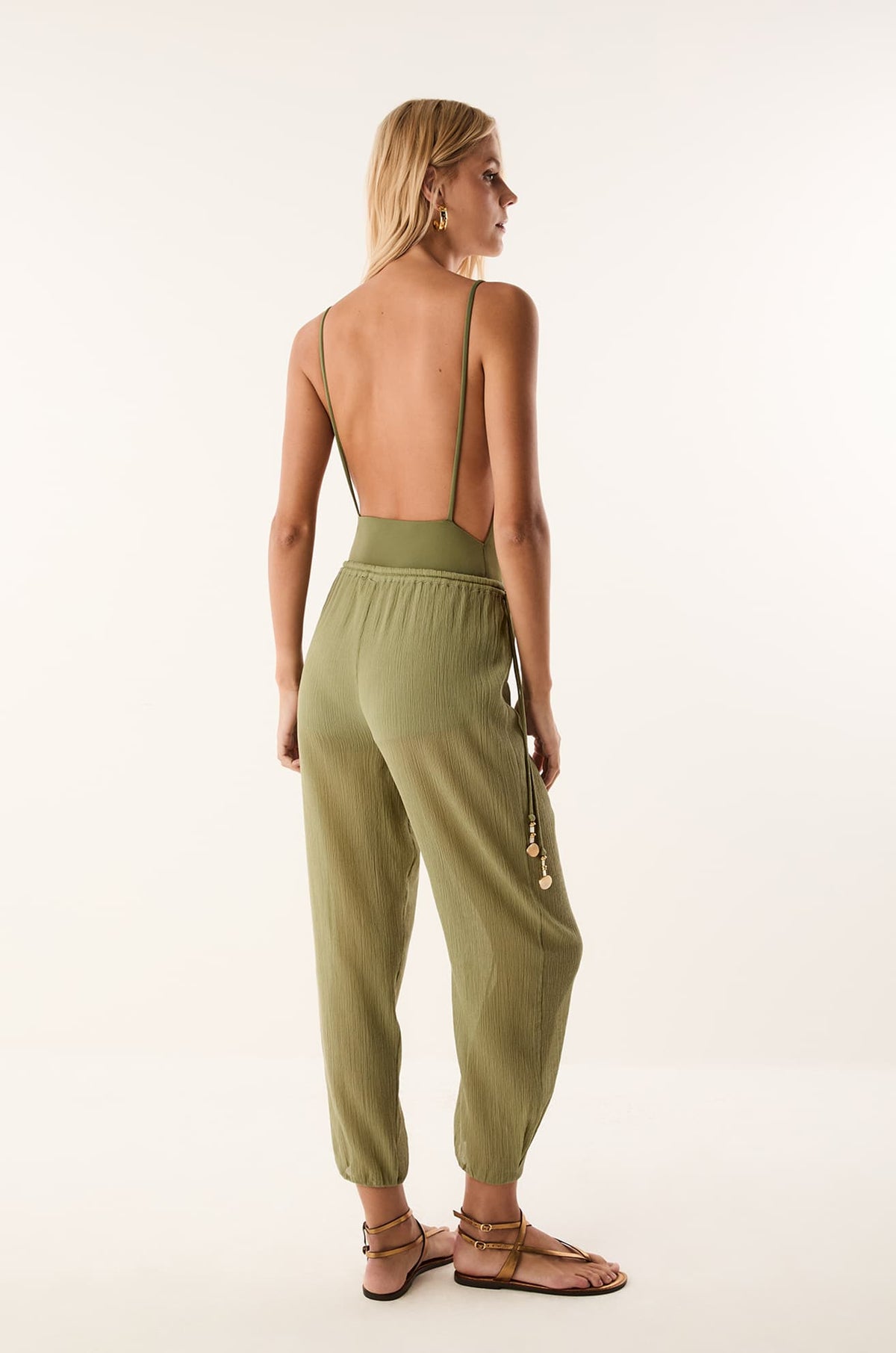 gid://shopify/Product/9676169838813