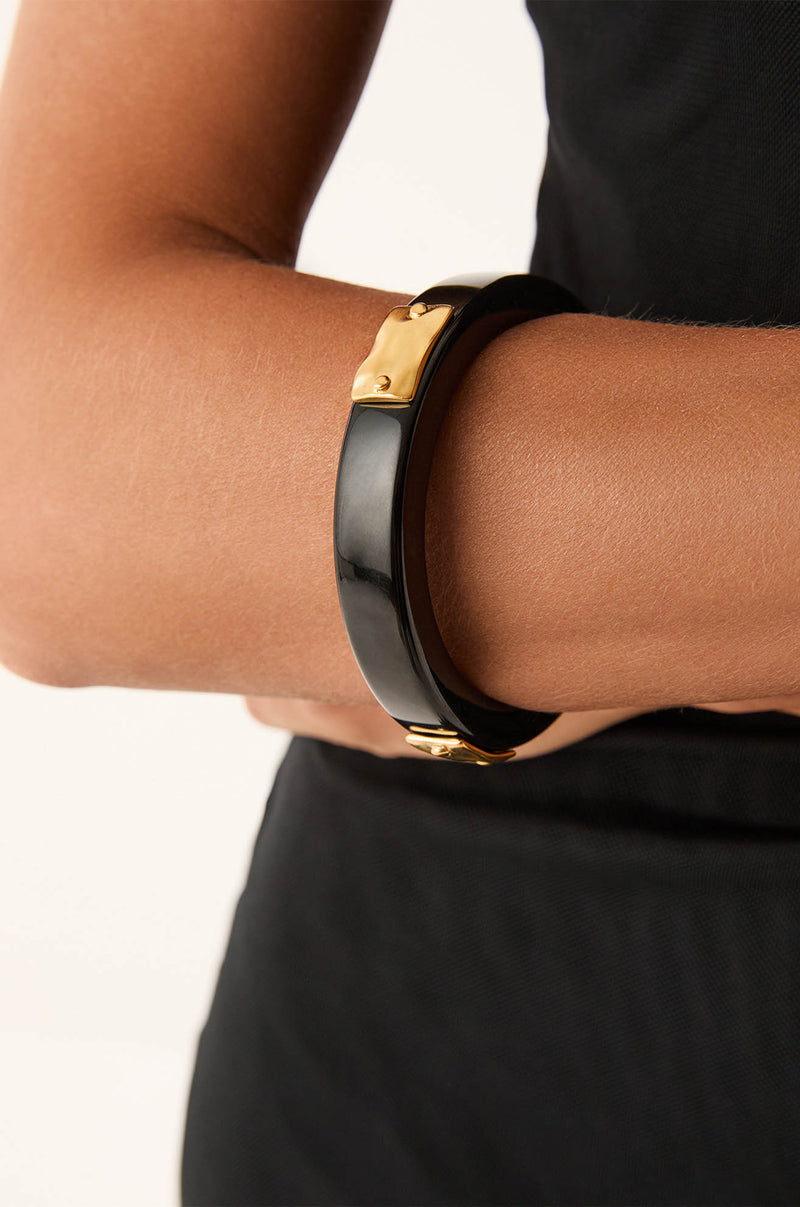 gid://shopify/Product/9676173312221